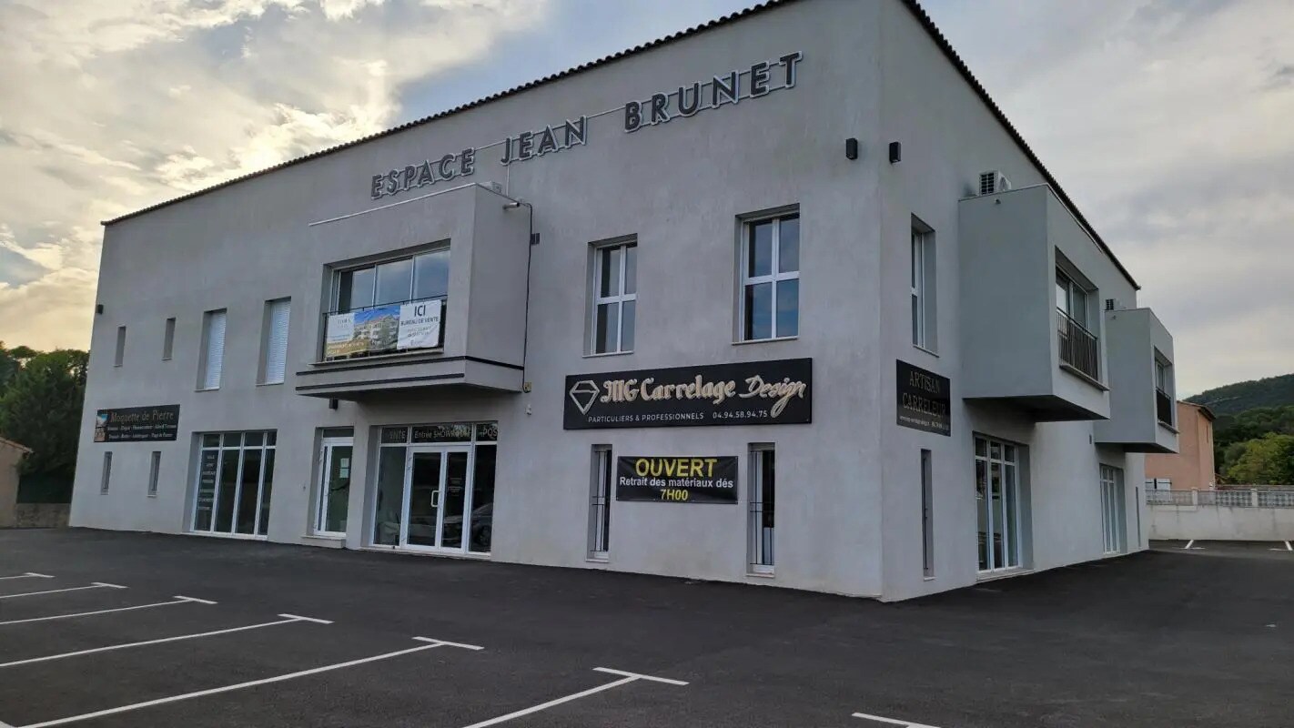 Office in Solliès-Pont for lease Building Photo- Image 1 of 4