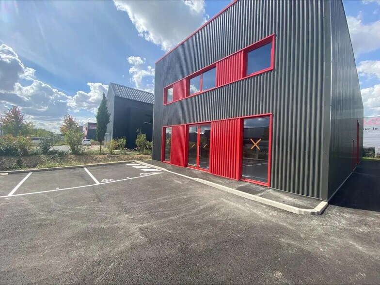 Flex in Avrainville for lease - Building Photo - Image 2 of 6