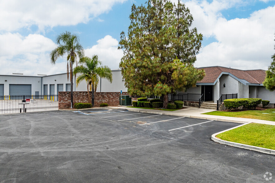 5551 State St, Montclair, CA for lease - Building Photo - Image 1 of 7