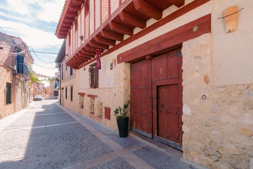 Hospitality in Buitrago del Lozoya, Madrid for sale - Building Photo - Image 1 of 46