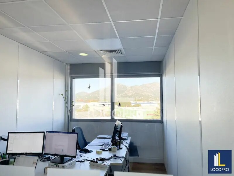 Office in Aubagne for sale Interior Photo- Image 1 of 5