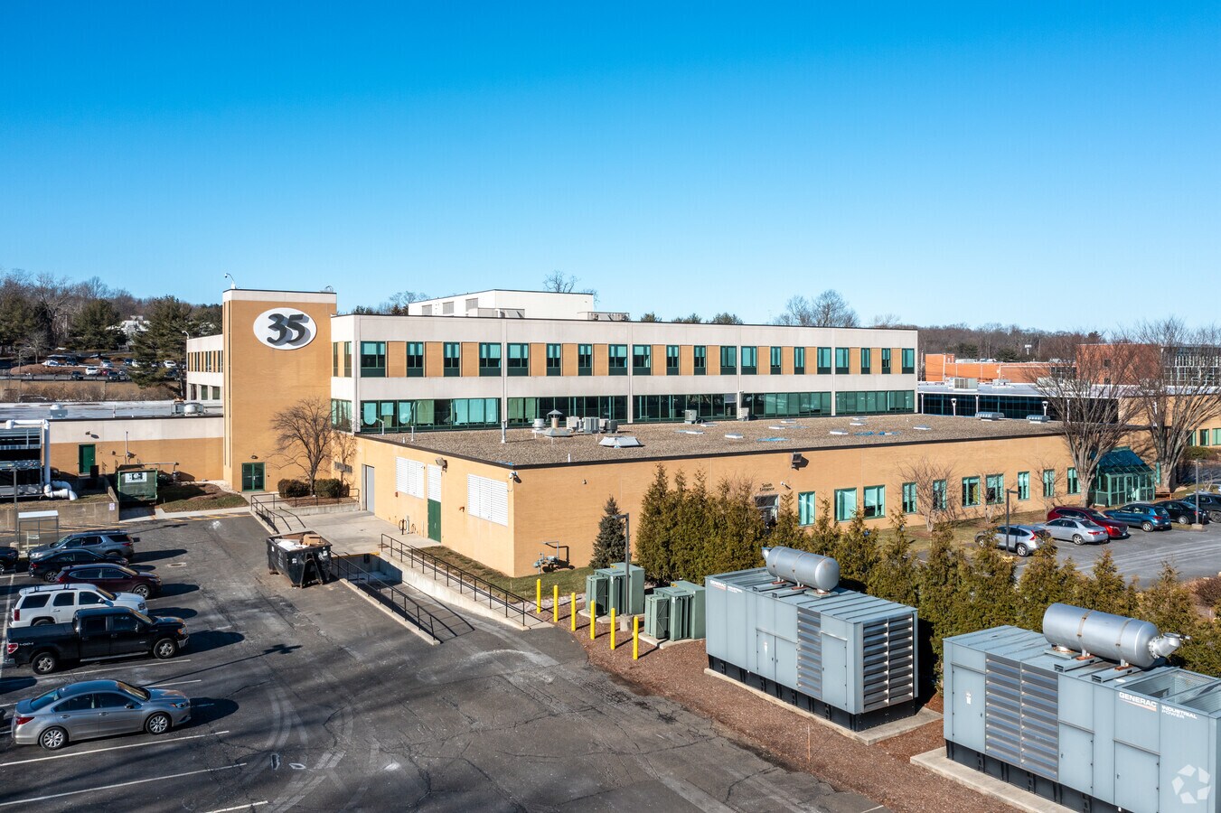 35 Nutmeg Dr, Trumbull, CT 06611 Flex for Lease