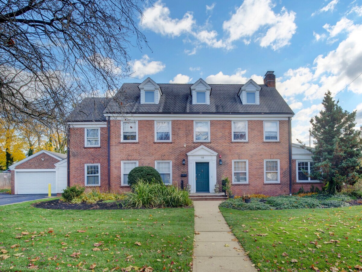 10 Codington Pl, Somerville, NJ 08876