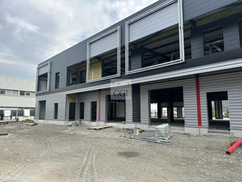 Flex in Fontanil-Cornillon for lease - Building Photo - Image 1 of 9