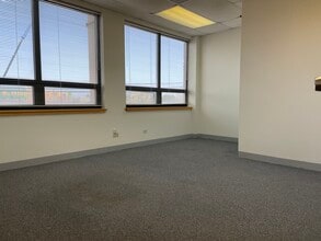 1910 First St, Highland Park, IL for lease Interior Photo- Image 2 of 6