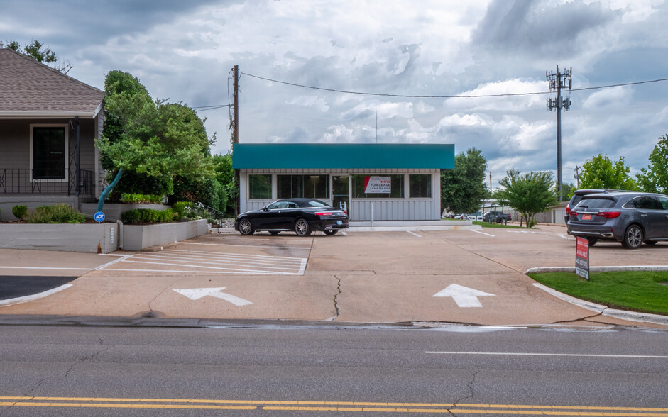 7908 N Western Ave, Oklahoma City, OK for lease - Building Photo - Image 1 of 10