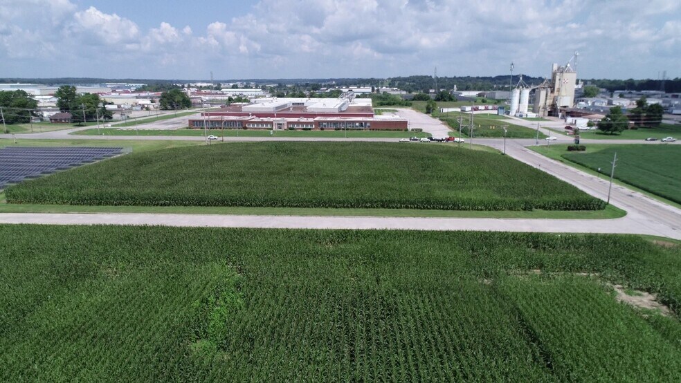 Lynch Rd, Evansville, IN 47711