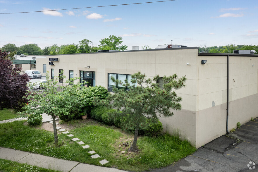 60 Commerce Way, Hackensack, NJ for lease - Building Photo - Image 1 of 8