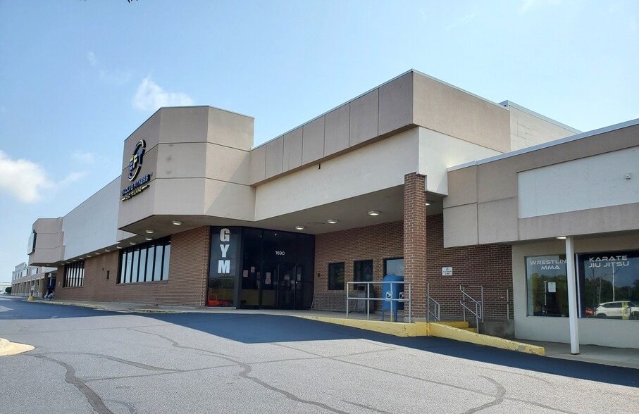 1680-1730 Sycamore Rd, Dekalb, IL for lease - Building Photo - Image 1 of 6