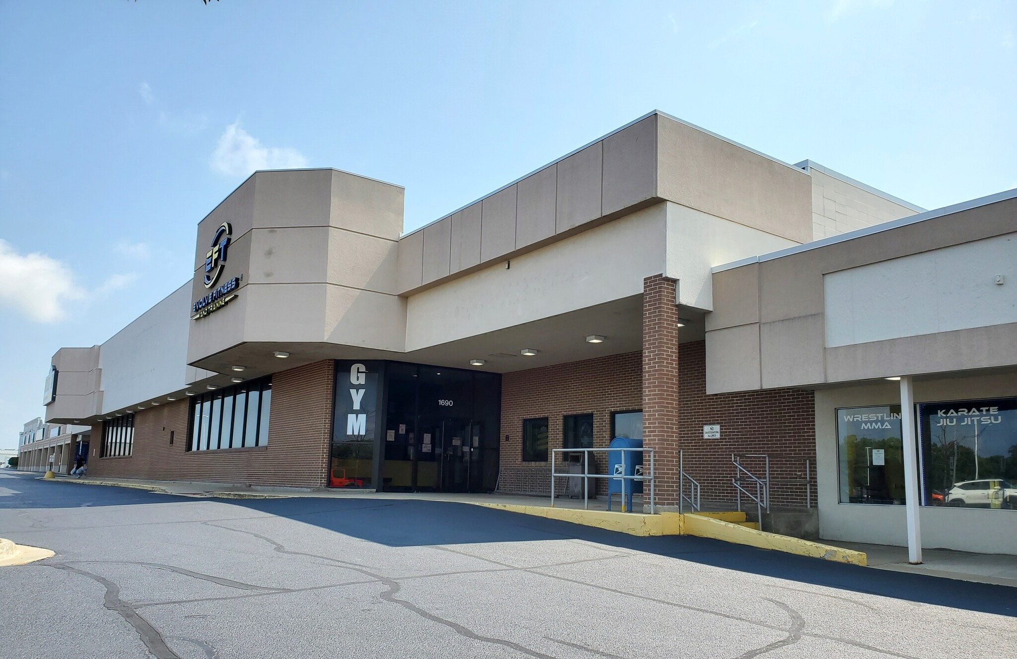 1680-1730 Sycamore Rd, Dekalb, IL for lease Building Photo- Image 1 of 7