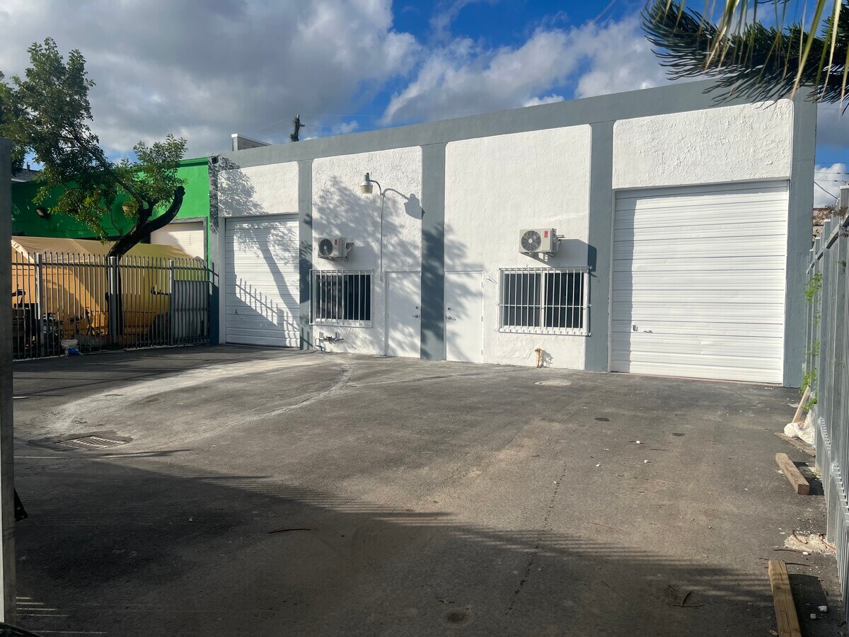 5905 Plunkett St, Hollywood, FL 33023