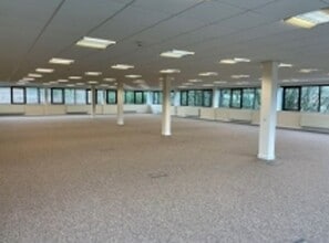 Lakeside Dr, Newport for lease Interior Photo- Image 2 of 3