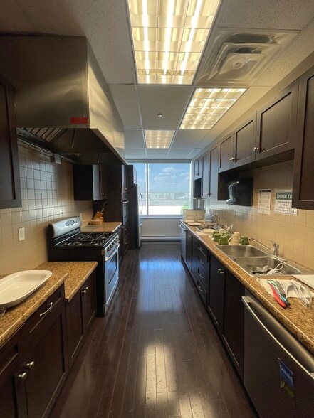 35 Orlando Ave, Richmond Hill, ON for lease - Interior Photo - Image 3 of 6