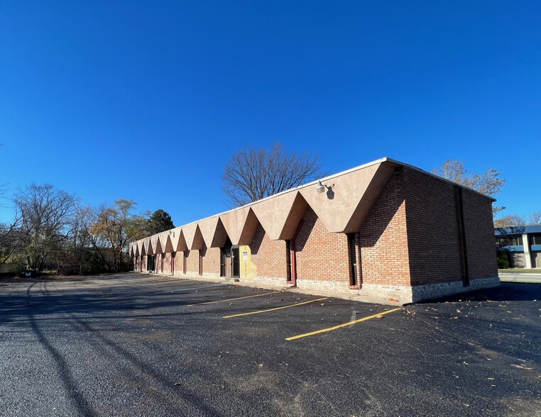 17333 W Ten Mile Rd, Southfield, MI for sale - Building Photo - Image 1 of 1