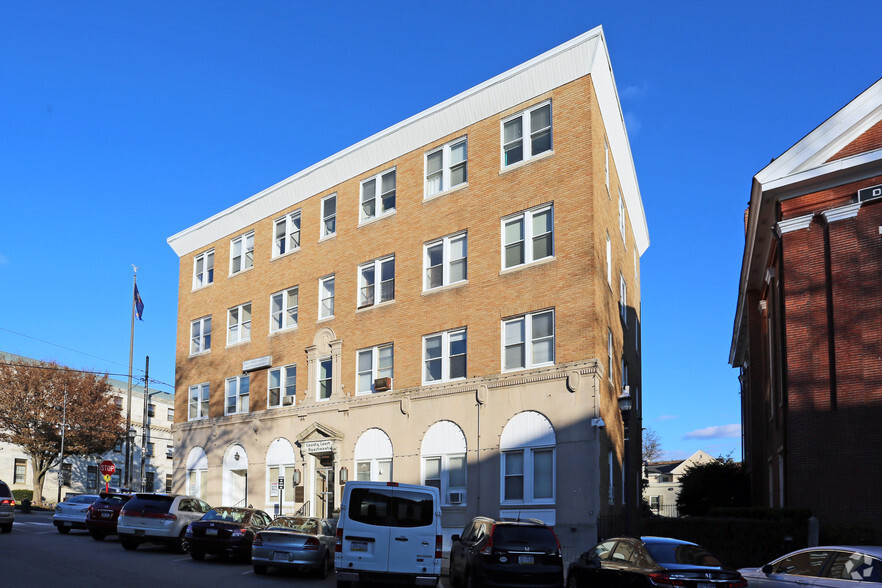 1-7 Veterans Sq, Media, PA for lease - Primary Photo - Image 1 of 6