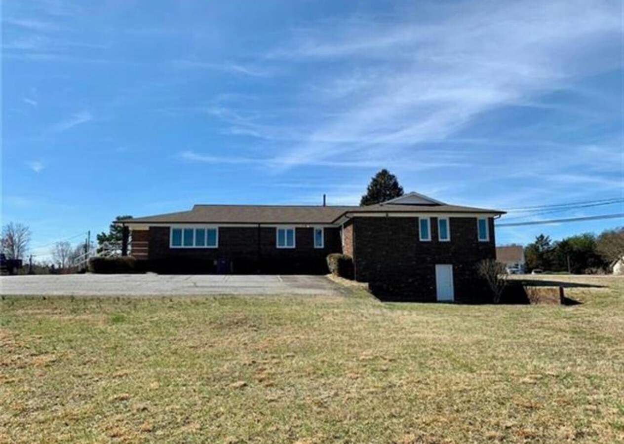 1232 Shiloh Church Rd, Hickory, NC 28601