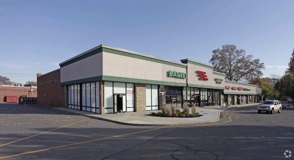 1 Miller Pl, Smithtown, NY 11787