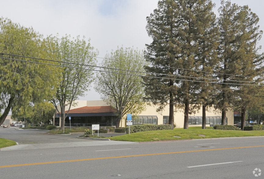 801-851 Martin Ave, Santa Clara, CA for lease - Building Photo - Image 1 of 6