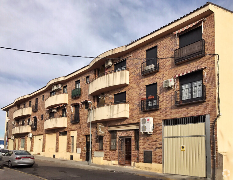 Calle de Ugena, 64, Yuncos, Toledo for lease - Building Photo - Image 2 of 2