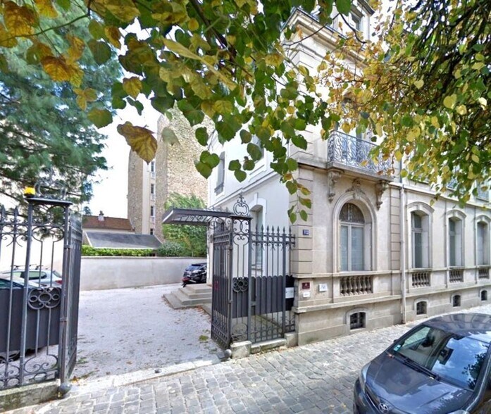 Office in Versailles for lease - Building Photo - Image 1 of 16