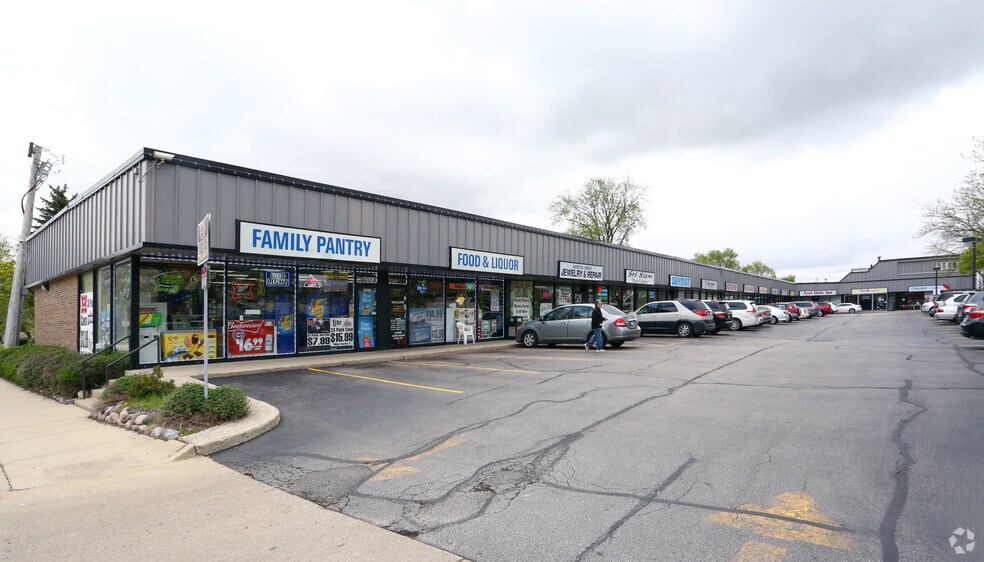 9225-9259 Waukegan Rd, Morton Grove, IL for lease - Building Photo - Image 2 of 12