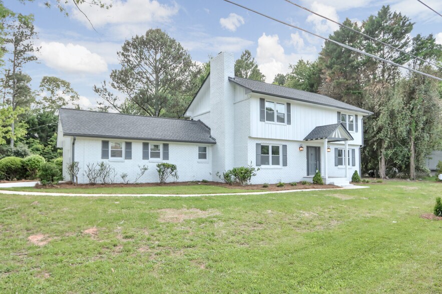 1770 Woodstock Rd, Roswell, GA 30075