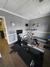 330 N Evergreen Rd, Louisville, KY for lease Interior Photo- Image 1 of 10