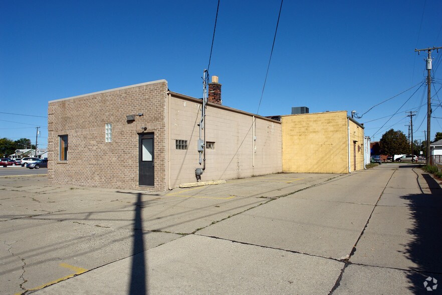 26428 Van Dyke Ave, Center Line, MI 48015 Retail for Lease