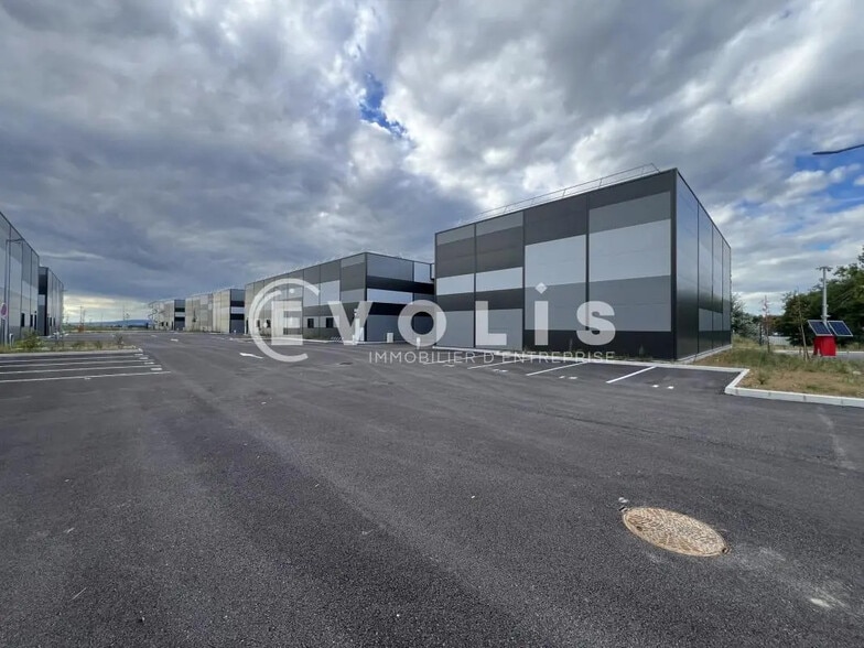 Flex in Janneyrias for lease - Building Photo - Image 2 of 45
