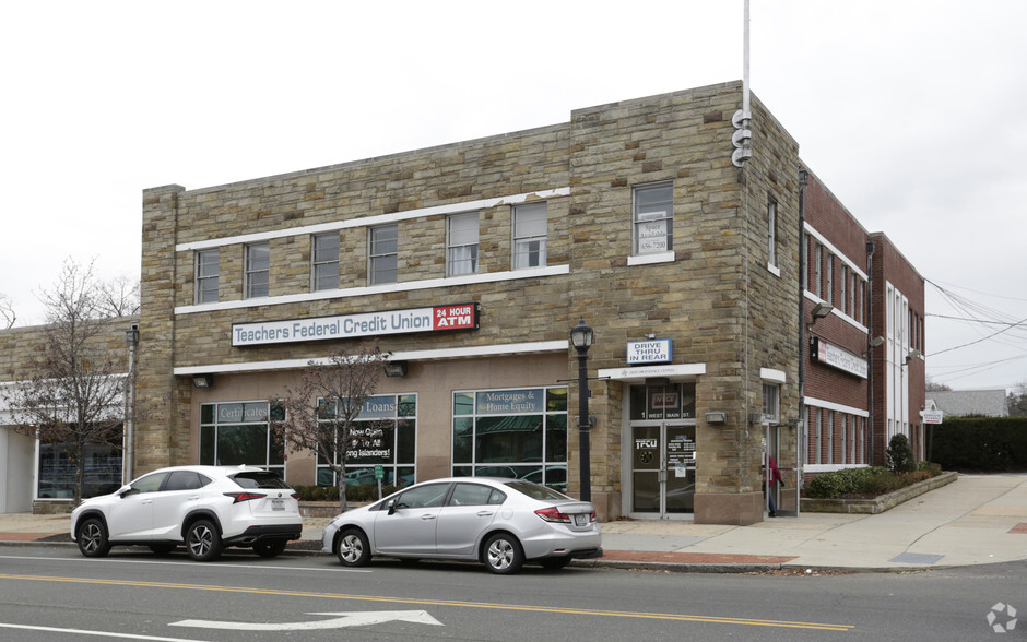 1 W Main St, Smithtown, NY for lease - Building Photo - Image 3 of 11