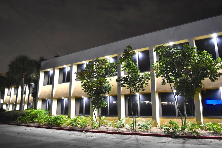 824 Elmwood Park Blvd, New Orleans, LA for lease - Building Photo - Image 3 of 34