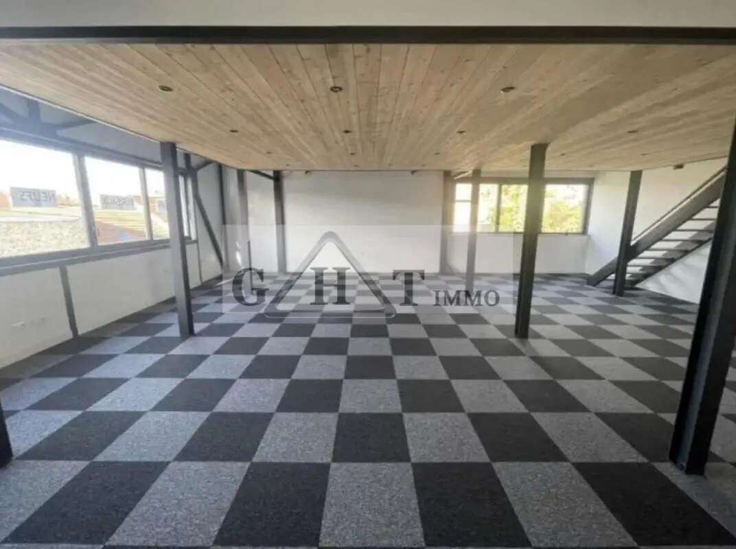 Office in Wissous for lease Interior Photo- Image 1 of 6