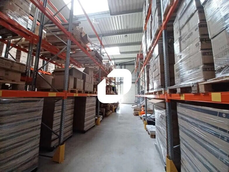 Retail in Montévrain for lease - Interior Photo - Image 2 of 3