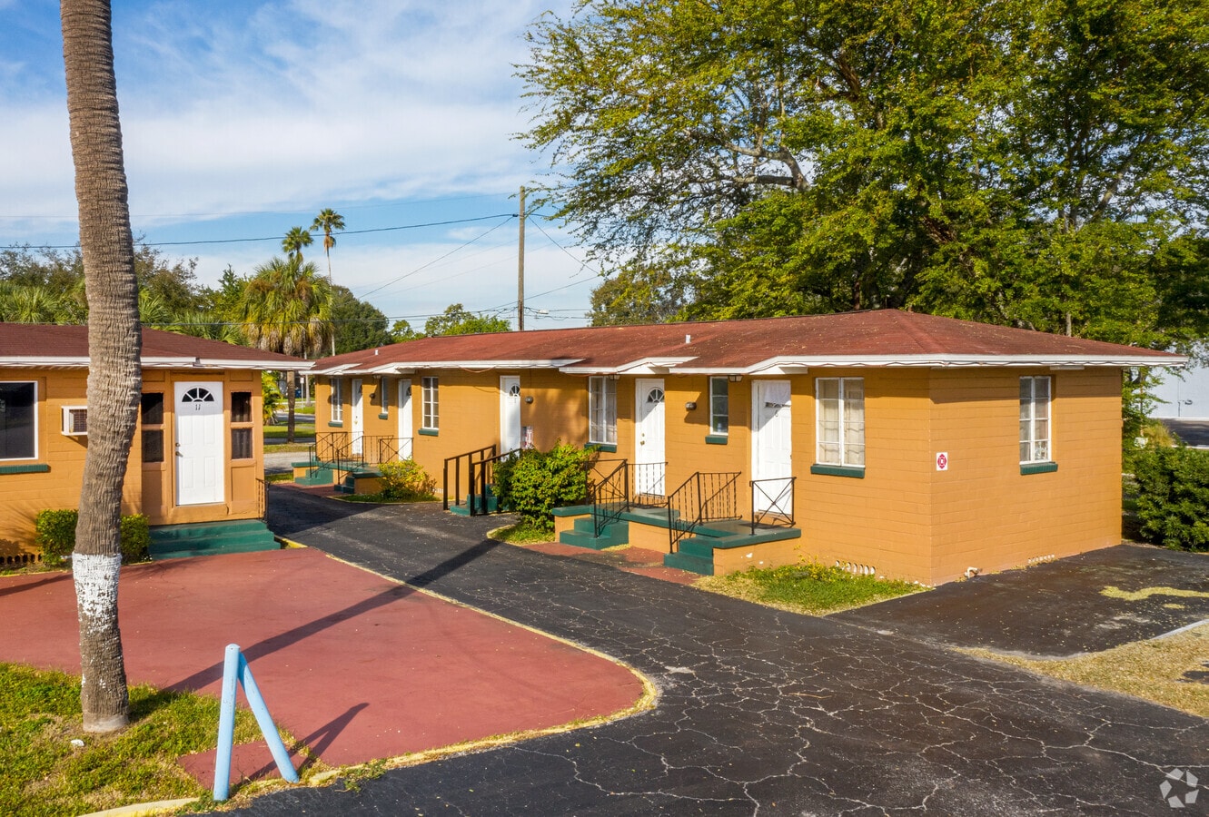 7330 4th St N Saint Petersburg Fl 33702 Loopnet Com