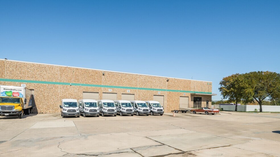 1210 Champion Cir, Carrollton, TX for lease - Building Photo - Image 2 of 9