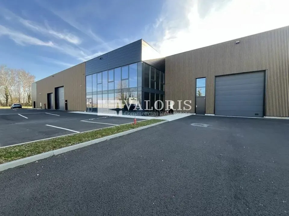 Flex in Ambérieux for lease Building Photo- Image 1 of 5