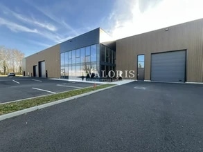 Flex in Ambérieux for lease Building Photo- Image 1 of 5