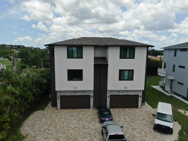 Naples 18 Portfolio portfolio of 4 properties for sale on LoopNet.com - Building Photo - Image 2 of 5