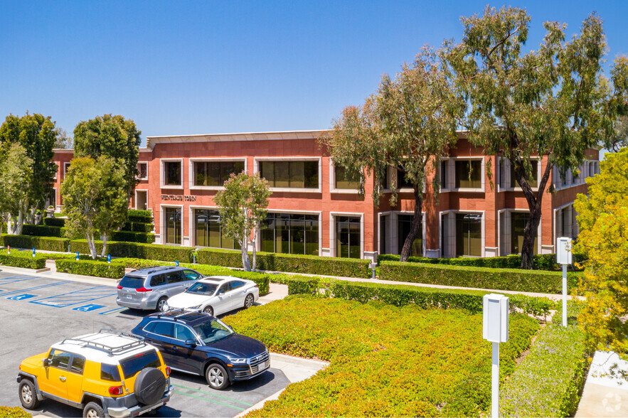 23 Corporate Plaza Dr, Newport Beach, CA for lease - Building Photo - Image 2 of 10