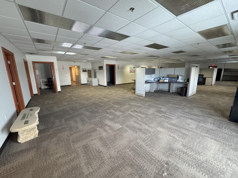 100 A J Harle Dr, Galena, IL for sale - Interior Photo - Image 2 of 14