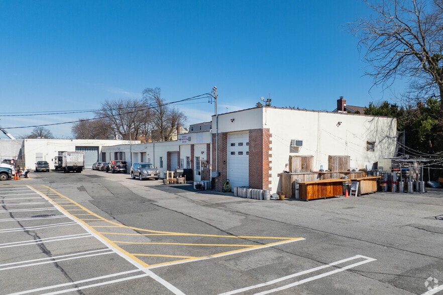 50 Cherry Valley Rd, West Hempstead, NY for lease - Primary Photo - Image 2 of 2