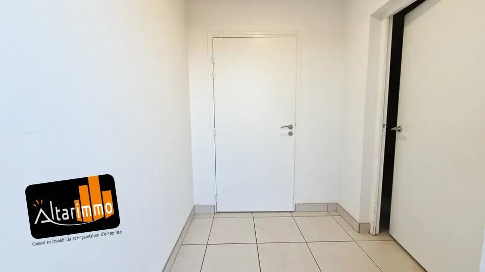 Flex in Gellainville for lease - Interior Photo - Image 2 of 5