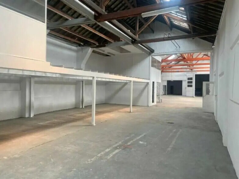 Flex in Le Havre for lease - Interior Photo - Image 3 of 5