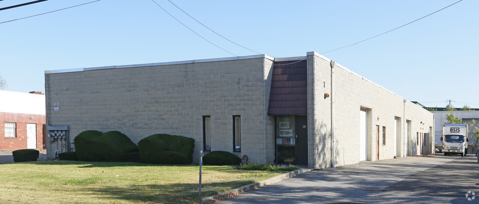 9 Mahan St, West Babylon, NY for lease - Primary Photo - Image 1 of 4