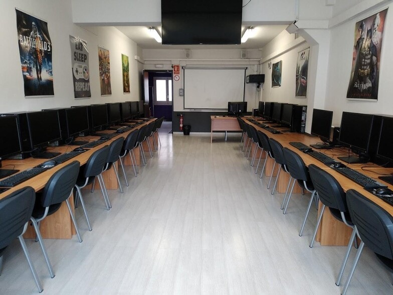 Office in Alpens for lease - Building Photo - Image 2 of 16