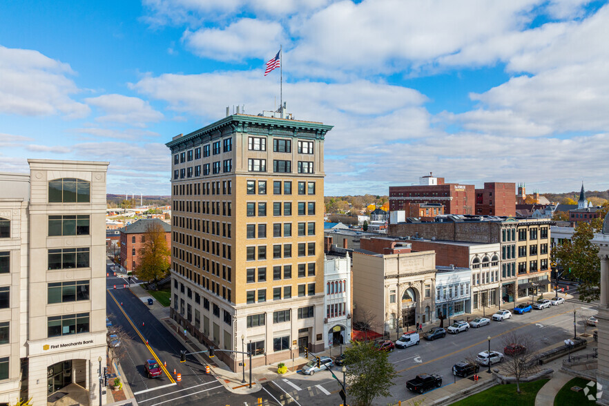 300 Main St, Lafayette, IN for lease - Building Photo - Image 1 of 10