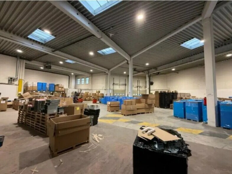 2 Rue Gustave Eiffel, Goussainville for lease - Interior Photo - Image 2 of 5