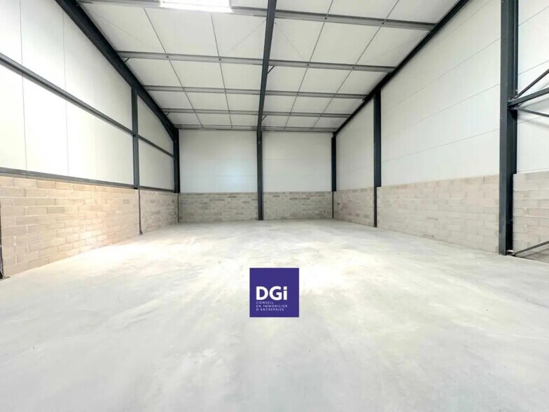 Flex in Nîmes for lease - Interior Photo - Image 3 of 5