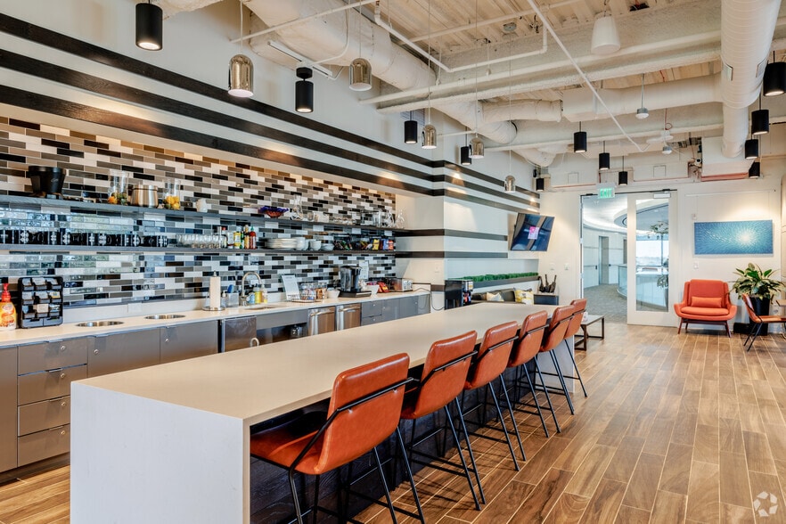 6400 S Fiddlers Green Cir, Greenwood Village, CO for lease - Interior Photo - Image 2 of 21