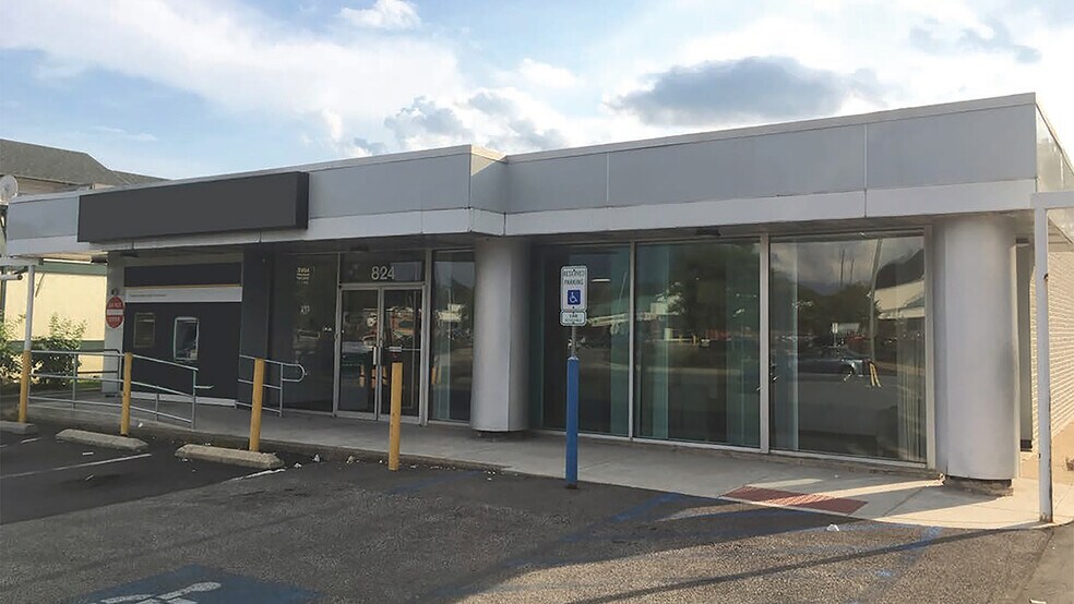 824 N Lansdowne Ave, Drexel Hill, PA for sale - Building Photo - Image 1 of 6